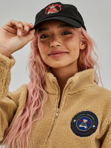 șapcă De Baseball Neagră Cu Logo Guess în Față