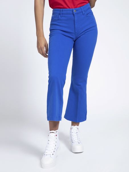 Guess Albastru Electric în Formă și Blugi Flare